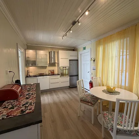 Husegarden Boutique First Floor * Vardo